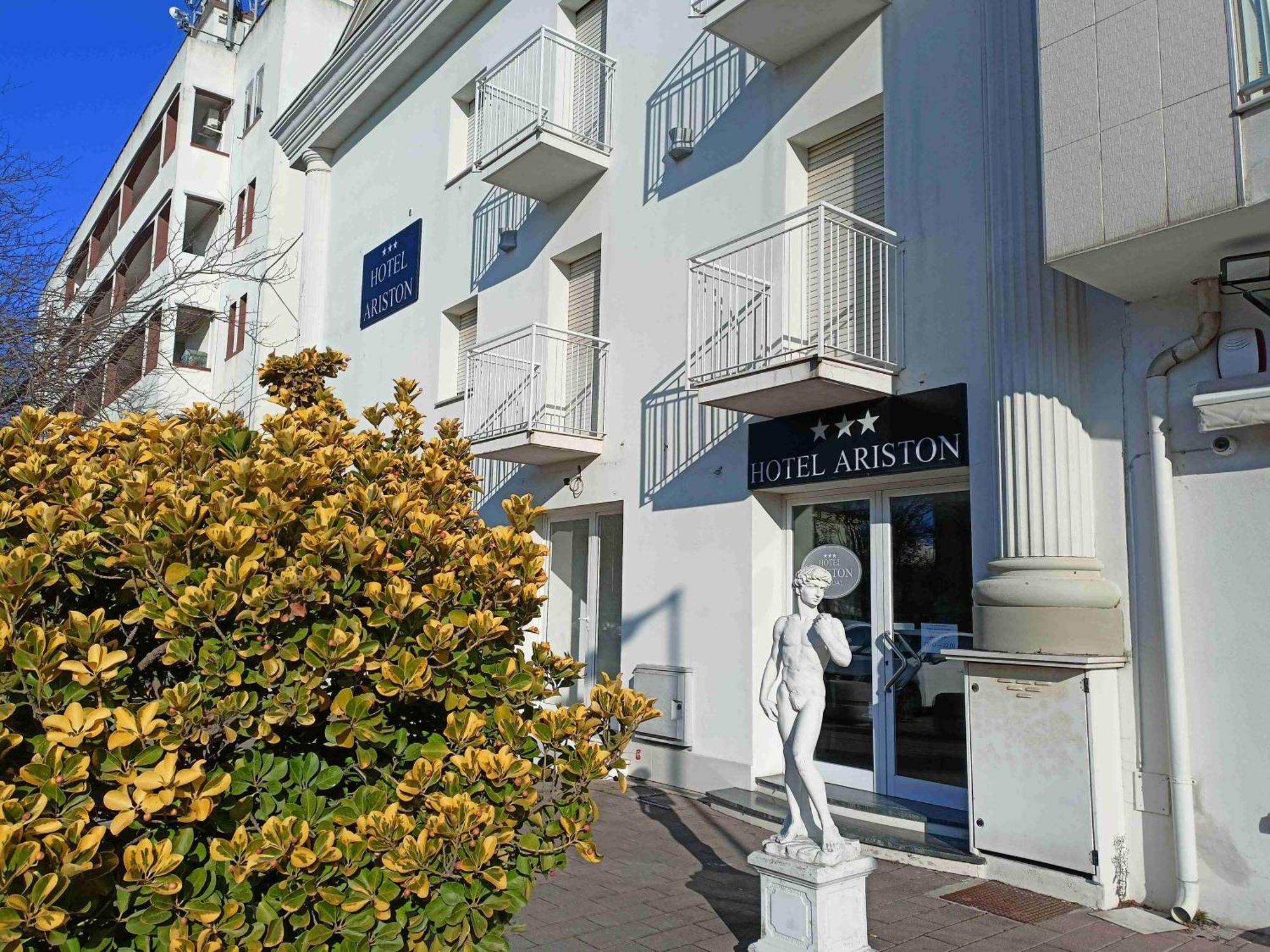 Hotel Ariston Imperial Porto Garibaldi Exterior foto